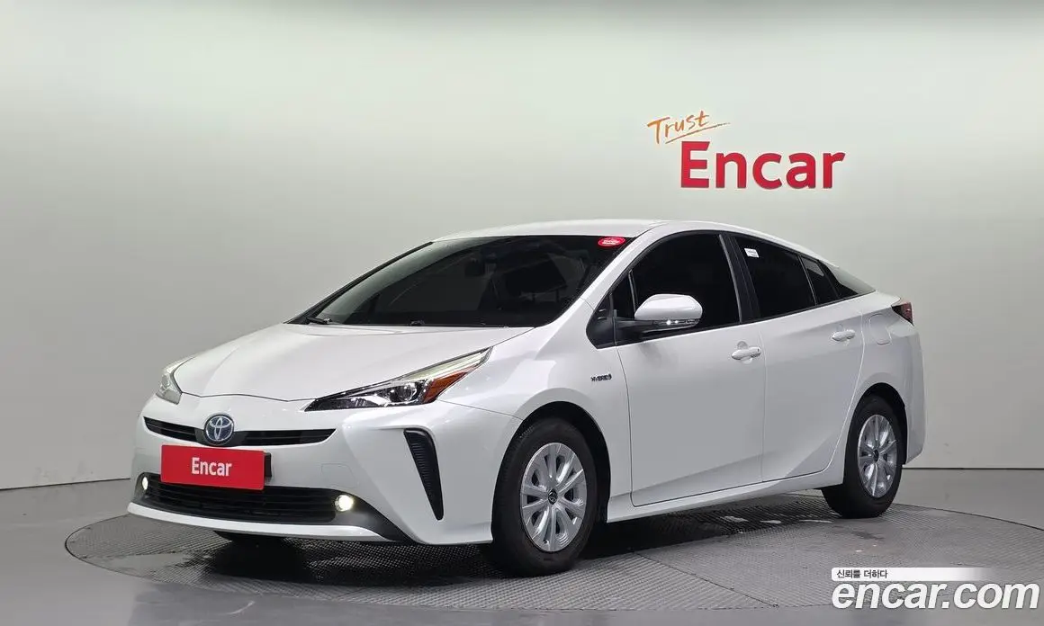Toyota Prius 2022 1.8 автомат (гидро), фото 1 Toyota Prius 2022 1.8 автомат (гидро), фото 1