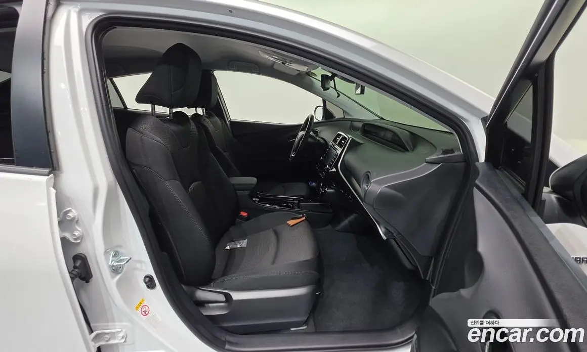 Toyota Prius 2022 1.8 автомат (гидро), фото 13 Toyota Prius 2022 1.8 автомат (гидро), фото 13