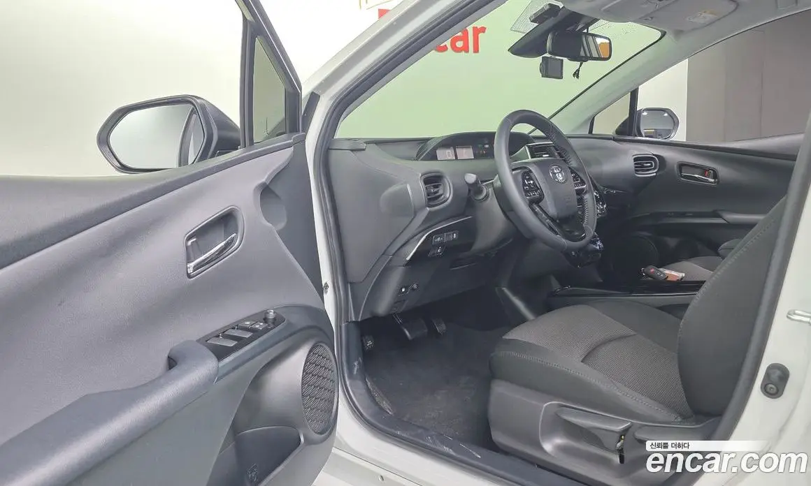 Toyota Prius 2022 1.8 автомат (гидро), фото 16 Toyota Prius 2022 1.8 автомат (гидро), фото 16