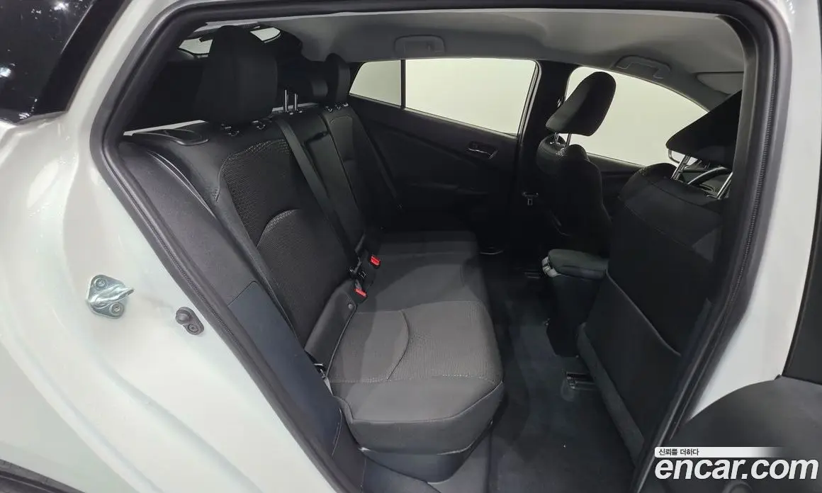 Toyota Prius 2022 1.8 автомат (гидро), фото 30 Toyota Prius 2022 1.8 автомат (гидро), фото 30