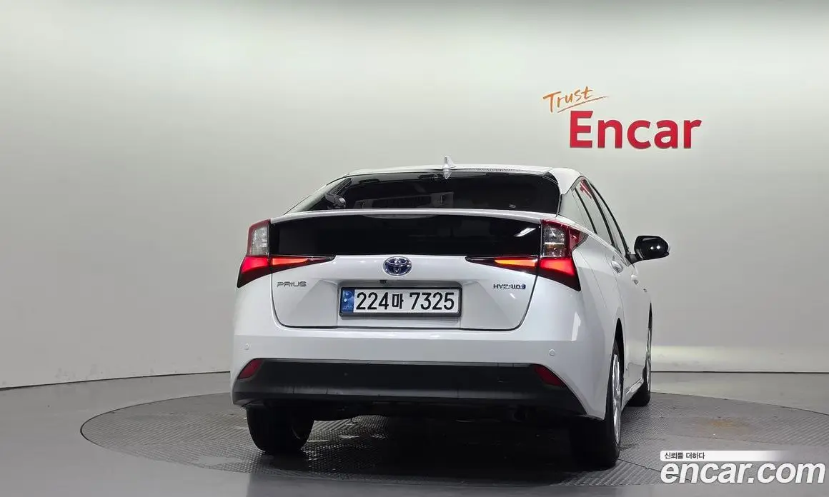 Toyota Prius 2022 1.8 автомат (гидро), фото 4 Toyota Prius 2022 1.8 автомат (гидро), фото 4