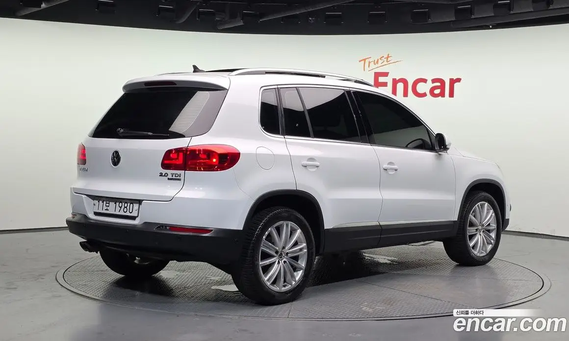 Volkswagen Tiguan 2015 2.0 автомат (гидро), фото 2 Volkswagen Tiguan 2015 2.0 автомат (гидро), фото 2