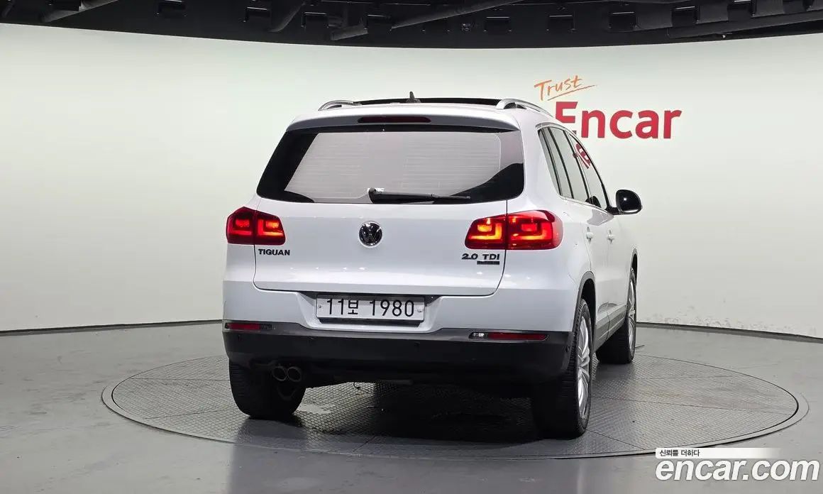 Volkswagen Tiguan 2015 2.0 автомат (гидро), фото 4 Volkswagen Tiguan 2015 2.0 автомат (гидро), фото 4