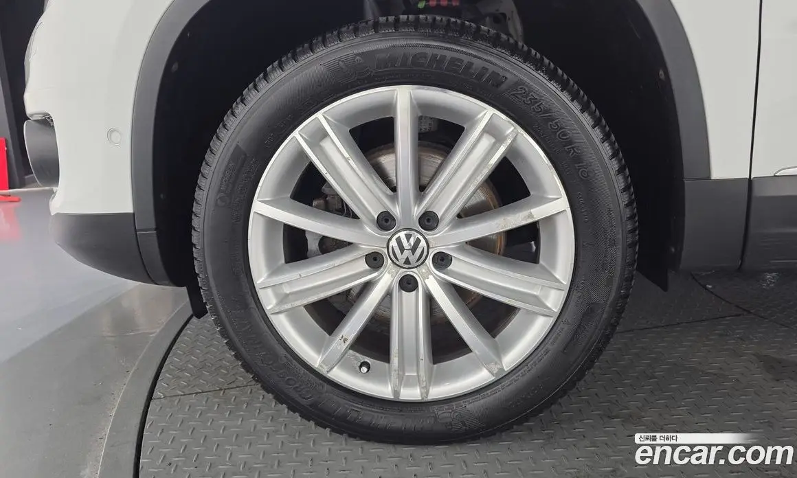 Volkswagen Tiguan 2015 2.0 автомат (гидро), фото 5 Volkswagen Tiguan 2015 2.0 автомат (гидро), фото 5