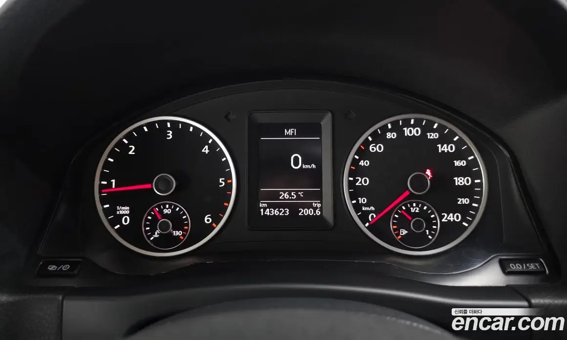 Volkswagen Tiguan 2015 2.0 автомат (гидро), фото 8 Volkswagen Tiguan 2015 2.0 автомат (гидро), фото 8