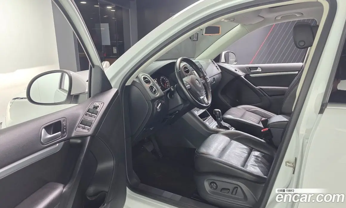 Volkswagen Tiguan 2015 2.0 автомат (гидро), фото 10 Volkswagen Tiguan 2015 2.0 автомат (гидро), фото 10