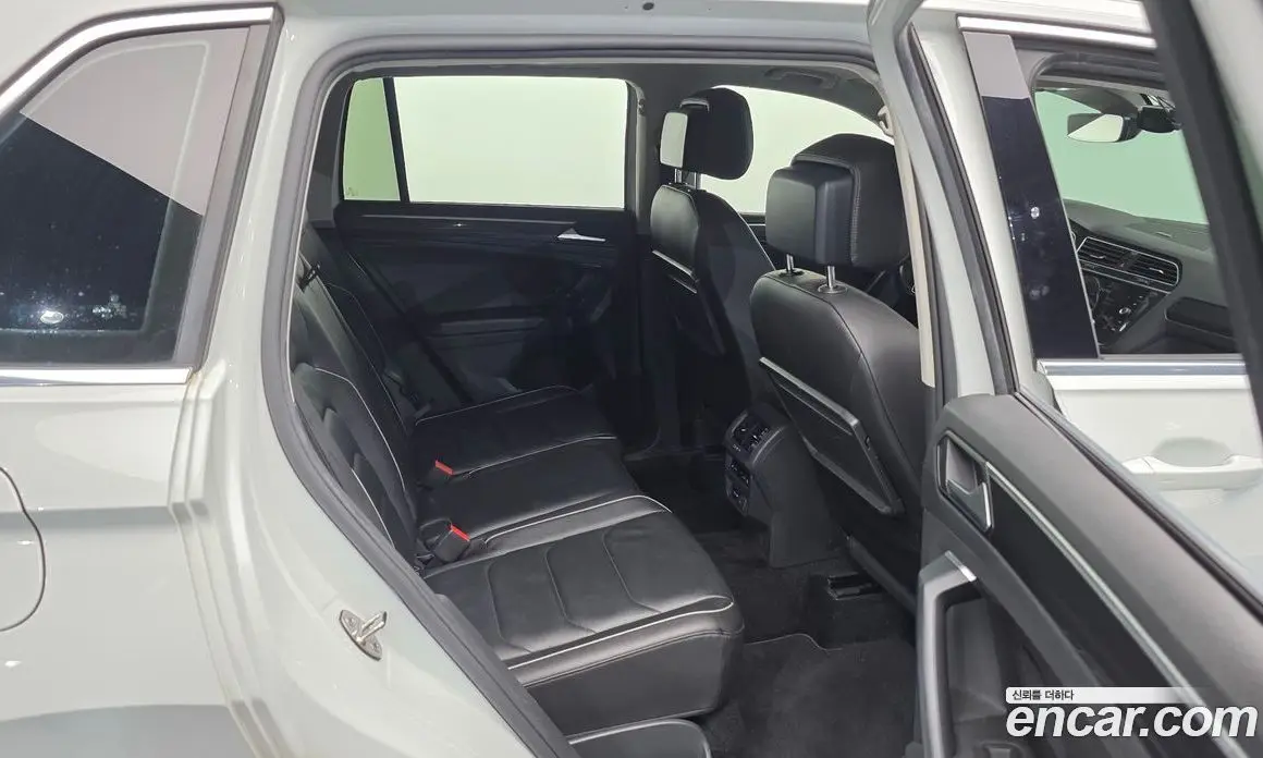 Volkswagen Tiguan 2019 2.0 автомат (гидро), фото 12 Volkswagen Tiguan 2019 2.0 автомат (гидро), фото 12