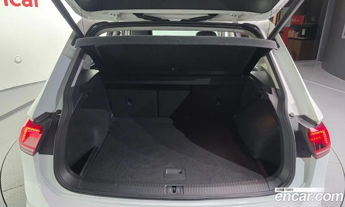 Volkswagen Tiguan 2019 2.0 автомат (гидро), фото 20 Volkswagen Tiguan 2019 2.0 автомат (гидро), фото 20