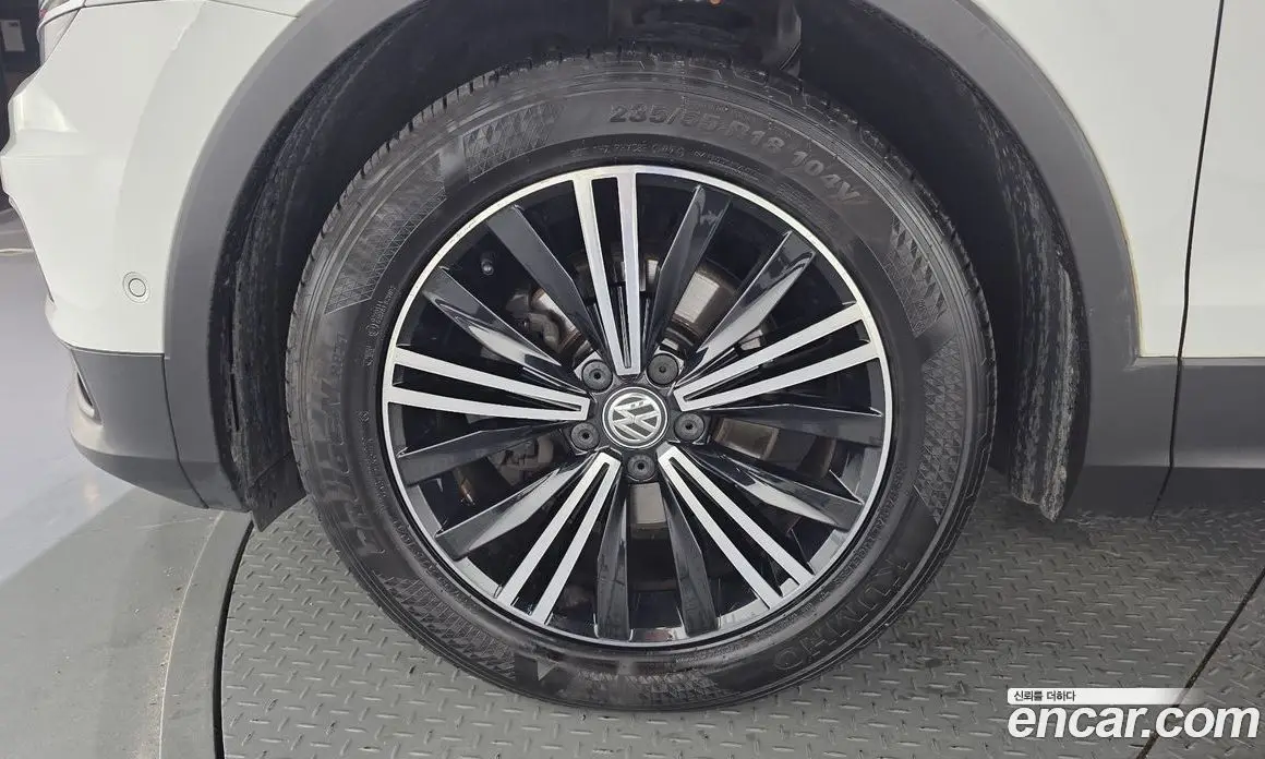 Volkswagen Tiguan 2019 2.0 автомат (гидро), фото 5 Volkswagen Tiguan 2019 2.0 автомат (гидро), фото 5