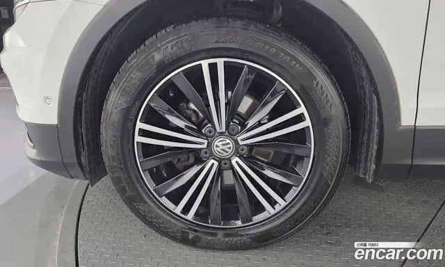 Volkswagen Tiguan 2019 2.0 автомат (гидро), миниатюра 5 Volkswagen Tiguan 2019 2.0 автомат (гидро), миниатюра 5