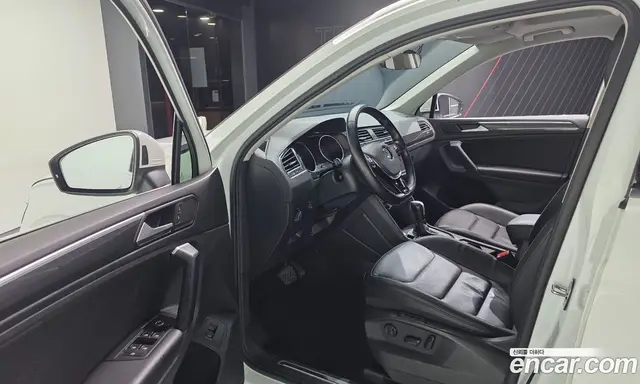 Volkswagen Tiguan 2019 2.0 автомат (гидро), миниатюра 10 Volkswagen Tiguan 2019 2.0 автомат (гидро), миниатюра 10