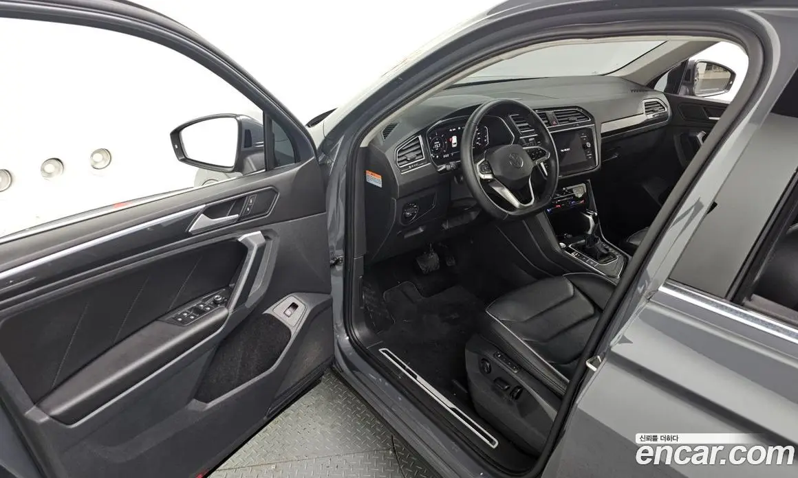 Volkswagen Tiguan 2022 2.0 автомат (гидро), фото 13 Volkswagen Tiguan 2022 2.0 автомат (гидро), фото 13