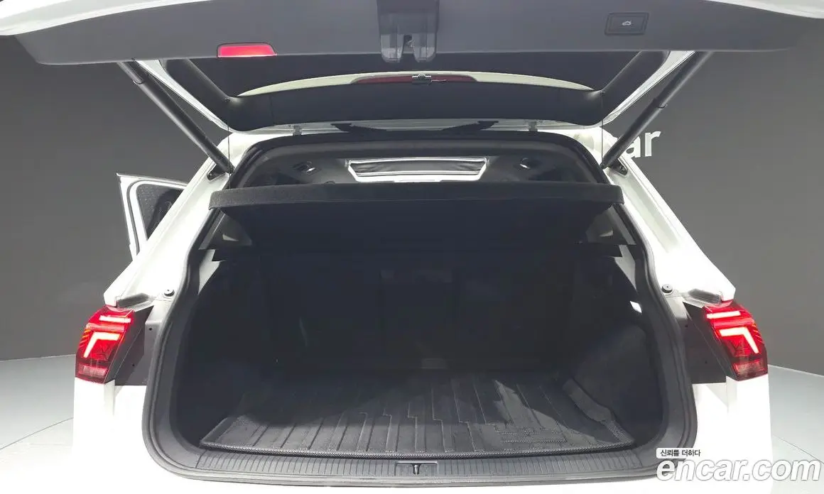 Volkswagen Tiguan 2023 2.0 автомат (гидро), фото 20