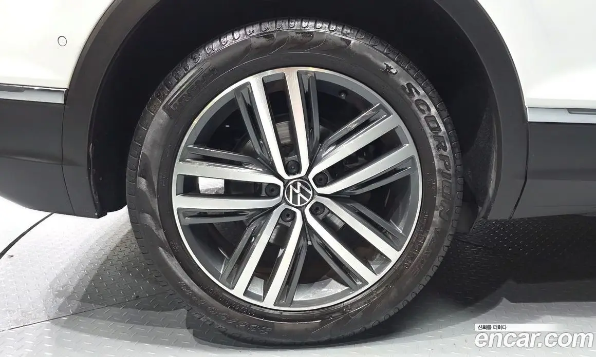Volkswagen Tiguan 2023 2.0 автомат (гидро), фото 5