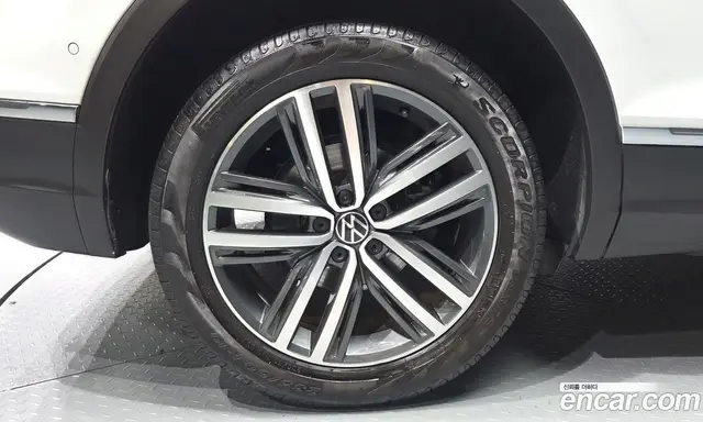 Volkswagen Tiguan 2023 2.0 автомат (гидро), миниатюра 5