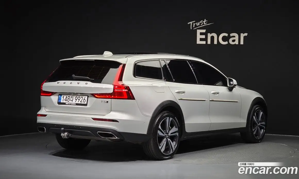 Volvo V60 2019 2.0 автомат (гидро), фото 2 Volvo V60 2019 2.0 автомат (гидро), фото 2