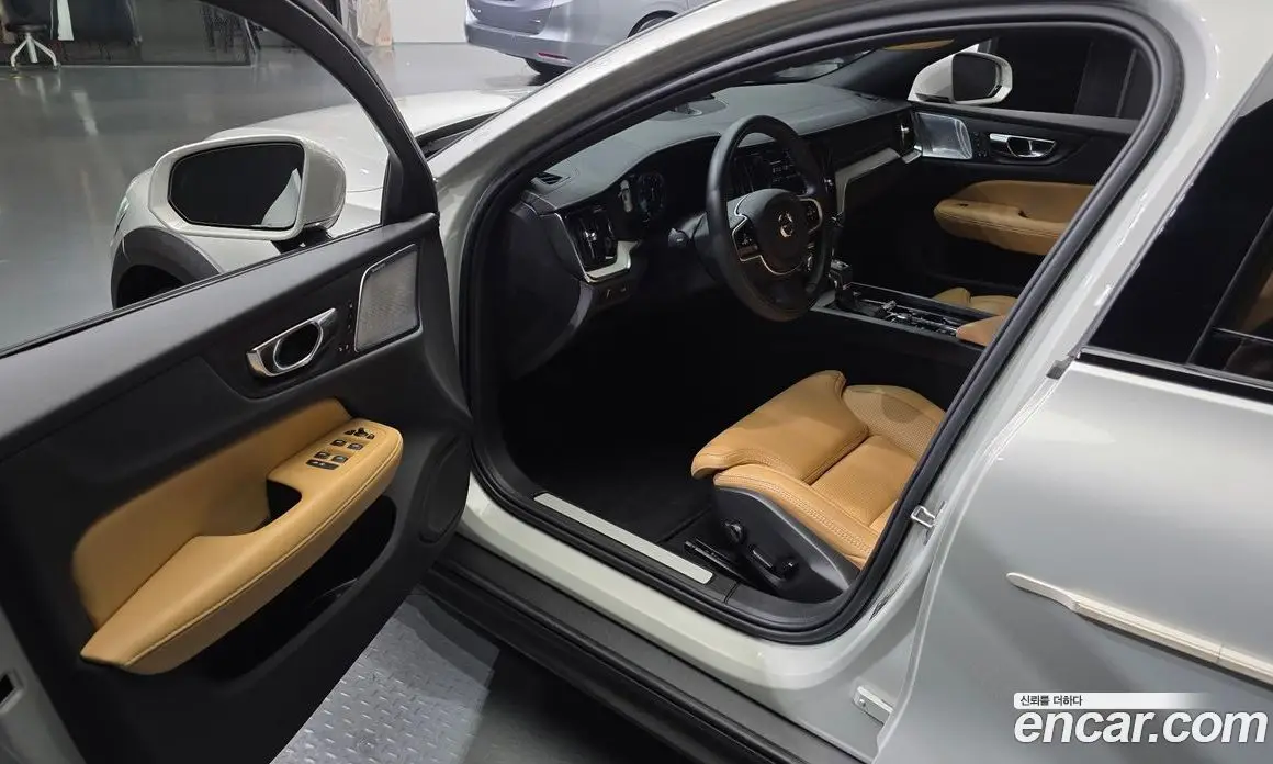 Volvo V60 2019 2.0 автомат (гидро), фото 13 Volvo V60 2019 2.0 автомат (гидро), фото 13