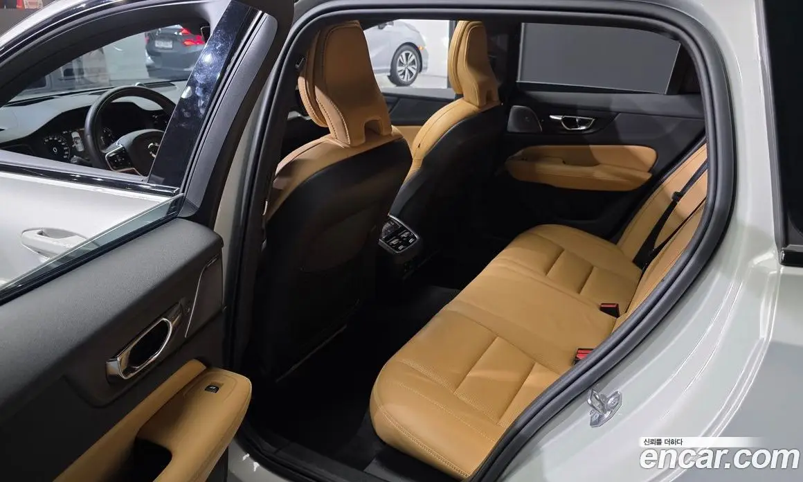 Volvo V60 2019 2.0 автомат (гидро), фото 16 Volvo V60 2019 2.0 автомат (гидро), фото 16