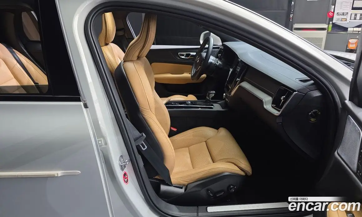 Volvo V60 2019 2.0 автомат (гидро), фото 17 Volvo V60 2019 2.0 автомат (гидро), фото 17