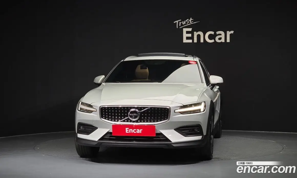 Volvo V60 2019 2.0 автомат (гидро), фото 3 Volvo V60 2019 2.0 автомат (гидро), фото 3