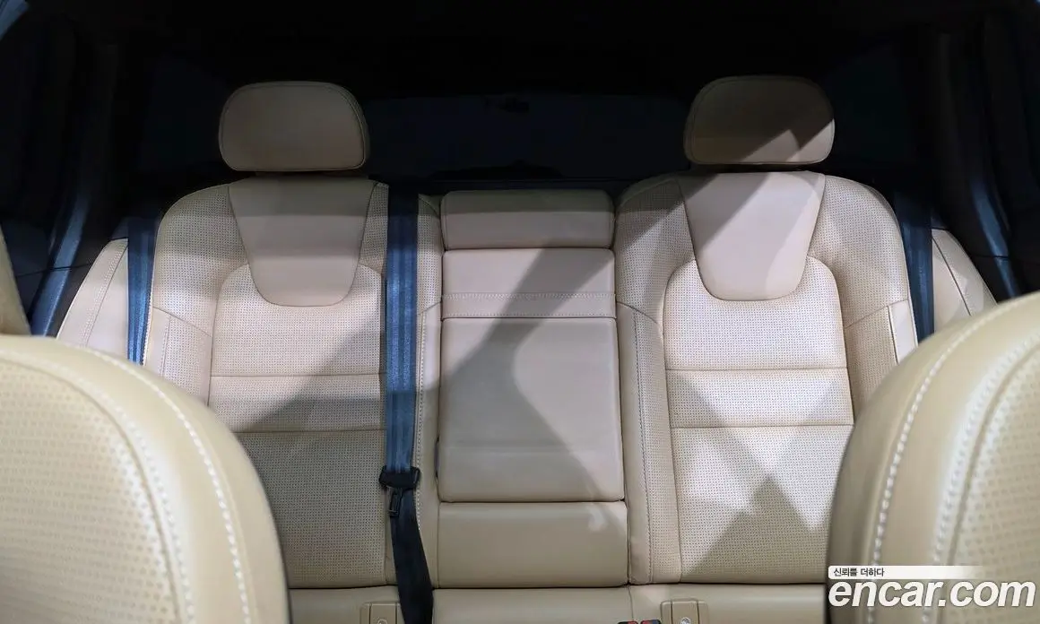 Volvo V60 2019 2.0 автомат (гидро), фото 30 Volvo V60 2019 2.0 автомат (гидро), фото 30