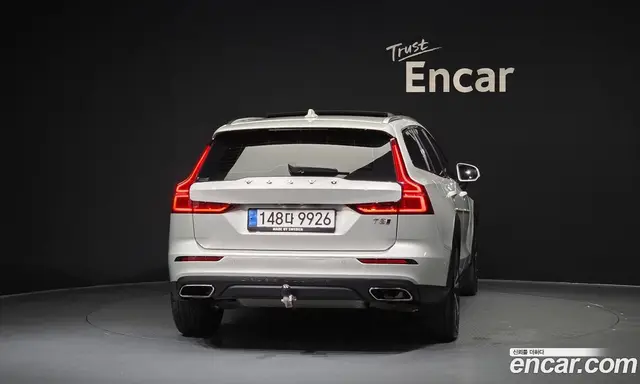 Volvo V60 2019 2.0 автомат (гидро), миниатюра 4 Volvo V60 2019 2.0 автомат (гидро), миниатюра 4