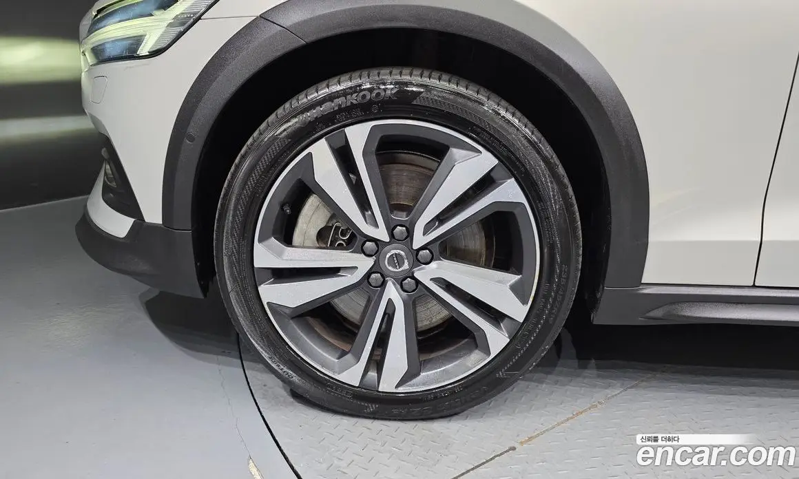 Volvo V60 2019 2.0 автомат (гидро), фото 5 Volvo V60 2019 2.0 автомат (гидро), фото 5