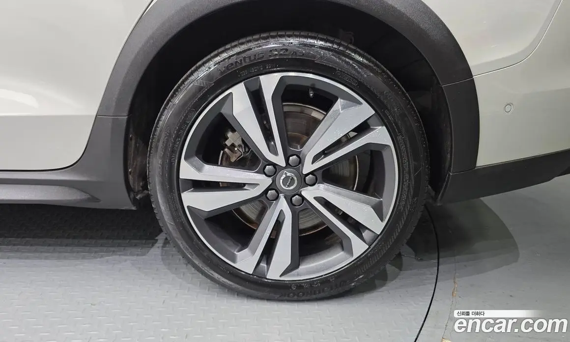 Volvo V60 2019 2.0 автомат (гидро), фото 7 Volvo V60 2019 2.0 автомат (гидро), фото 7