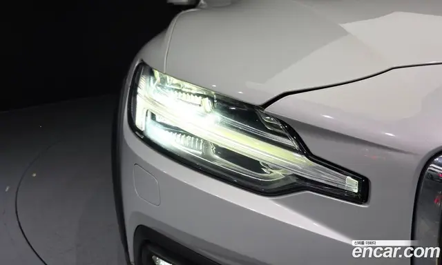 Volvo V60 2019 2.0 автомат (гидро), миниатюра 8 Volvo V60 2019 2.0 автомат (гидро), миниатюра 8