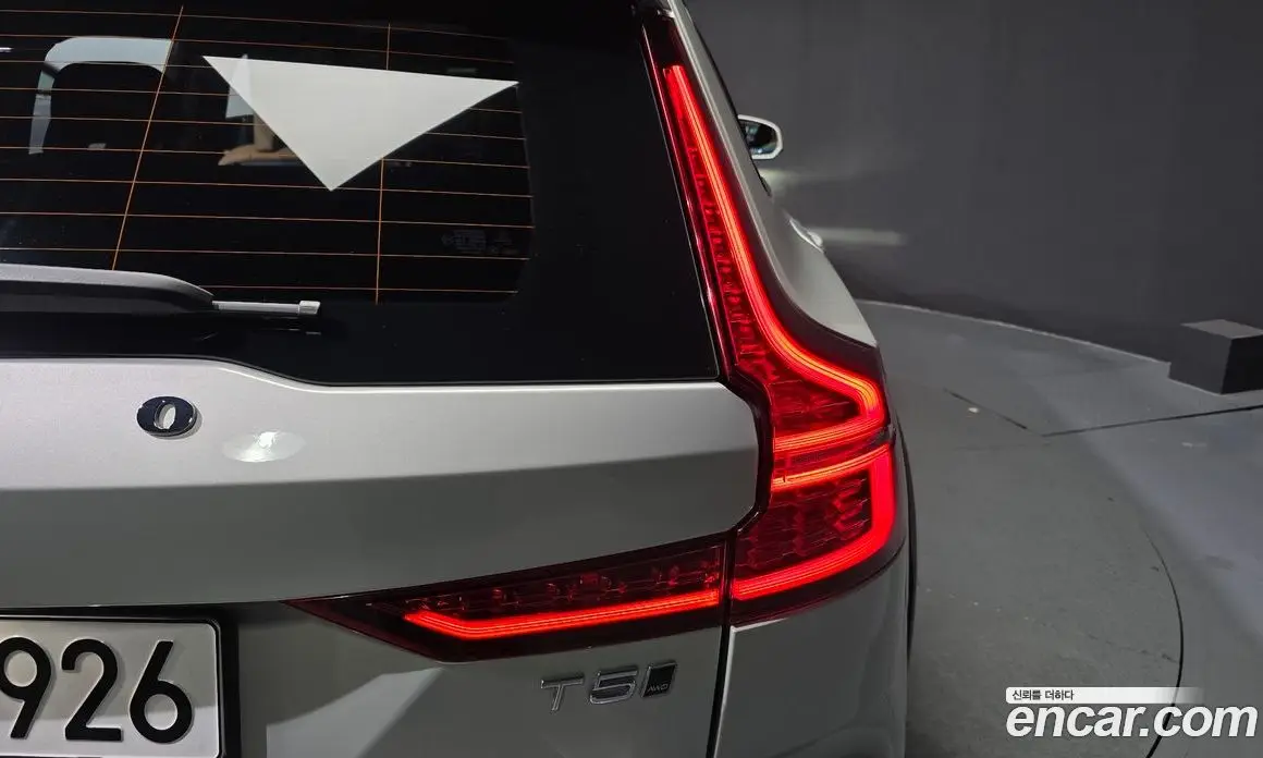 Volvo V60 2019 2.0 автомат (гидро), фото 9 Volvo V60 2019 2.0 автомат (гидро), фото 9