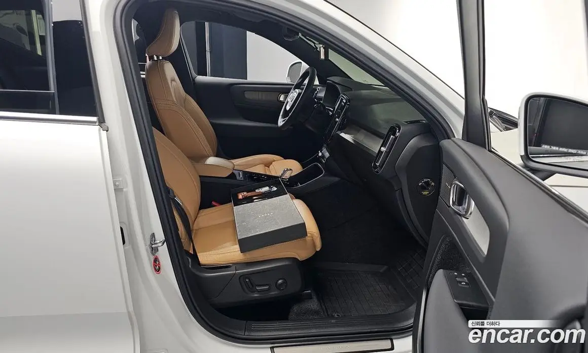 Volvo XC40 2020 2.0 автомат (гидро), фото 16 Volvo XC40 2020 2.0 автомат (гидро), фото 16
