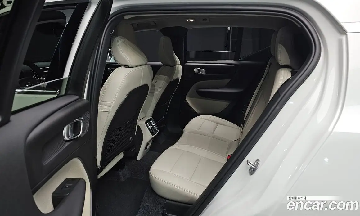 Volvo XC40 2024 2.0 автомат (гидро), фото 12 Volvo XC40 2024 2.0 автомат (гидро), фото 12
