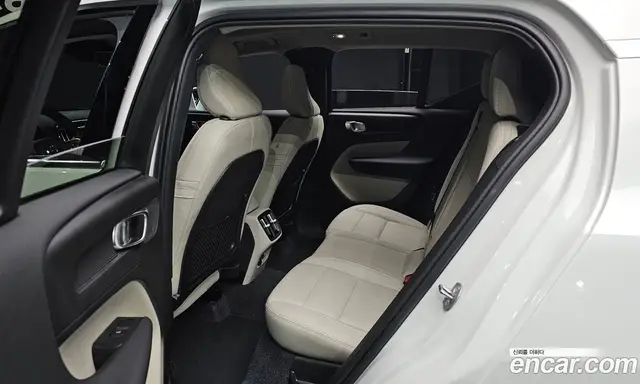 Volvo XC40 2024 2.0 автомат (гидро), миниатюра 12