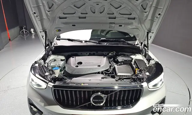 Volvo XC40 2024 2.0 автомат (гидро), миниатюра 6 Volvo XC40 2024 2.0 автомат (гидро), миниатюра 6