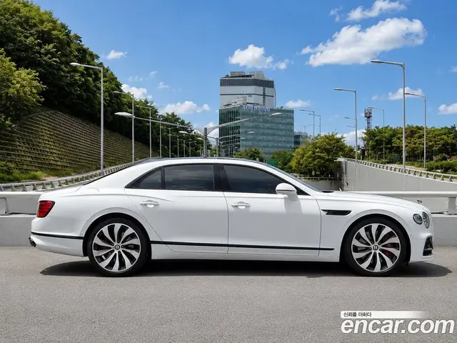 Bentley Flying Spur 2022 4.0 автомат (гидро), миниатюра 4 Bentley Flying Spur 2022 4.0 автомат (гидро), миниатюра 4