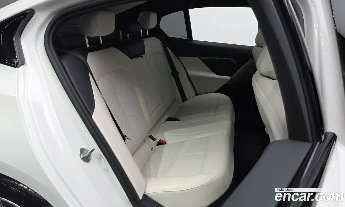 BMW 5 серия 2025 2.0 автомат (гидро), фото 16 BMW 5 серия 2025 2.0 автомат (гидро), фото 16