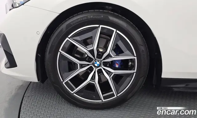 BMW 5 серия 2025 2.0 автомат (гидро), миниатюра 5 BMW 5 серия 2025 2.0 автомат (гидро), миниатюра 5
