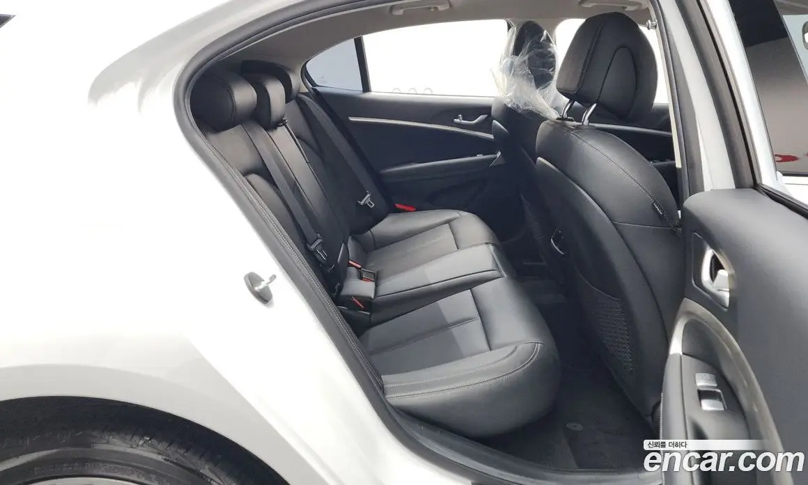 Genesis G70 2023 2.0 автомат (гидро), фото 17