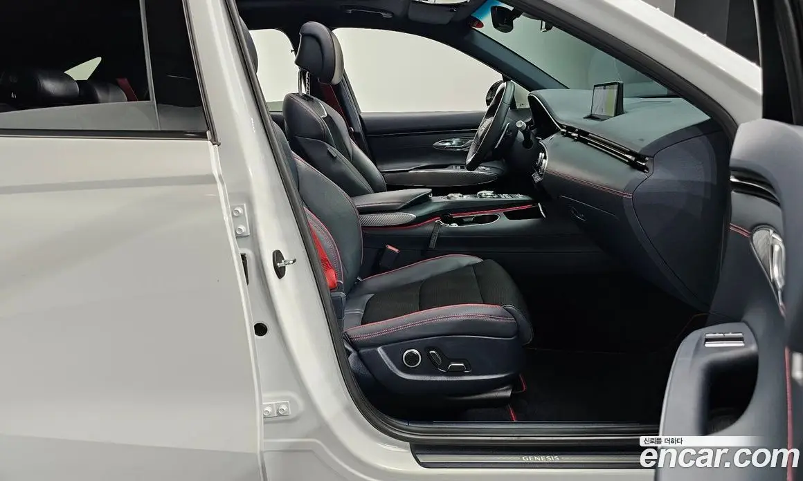 Genesis GV70 2021 2.5 автомат (гидро), фото 16 Genesis GV70 2021 2.5 автомат (гидро), фото 16