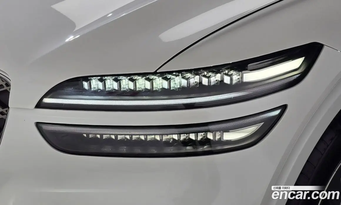 Genesis GV70 2025 2.5 автомат (гидро), фото 8 Genesis GV70 2025 2.5 автомат (гидро), фото 8