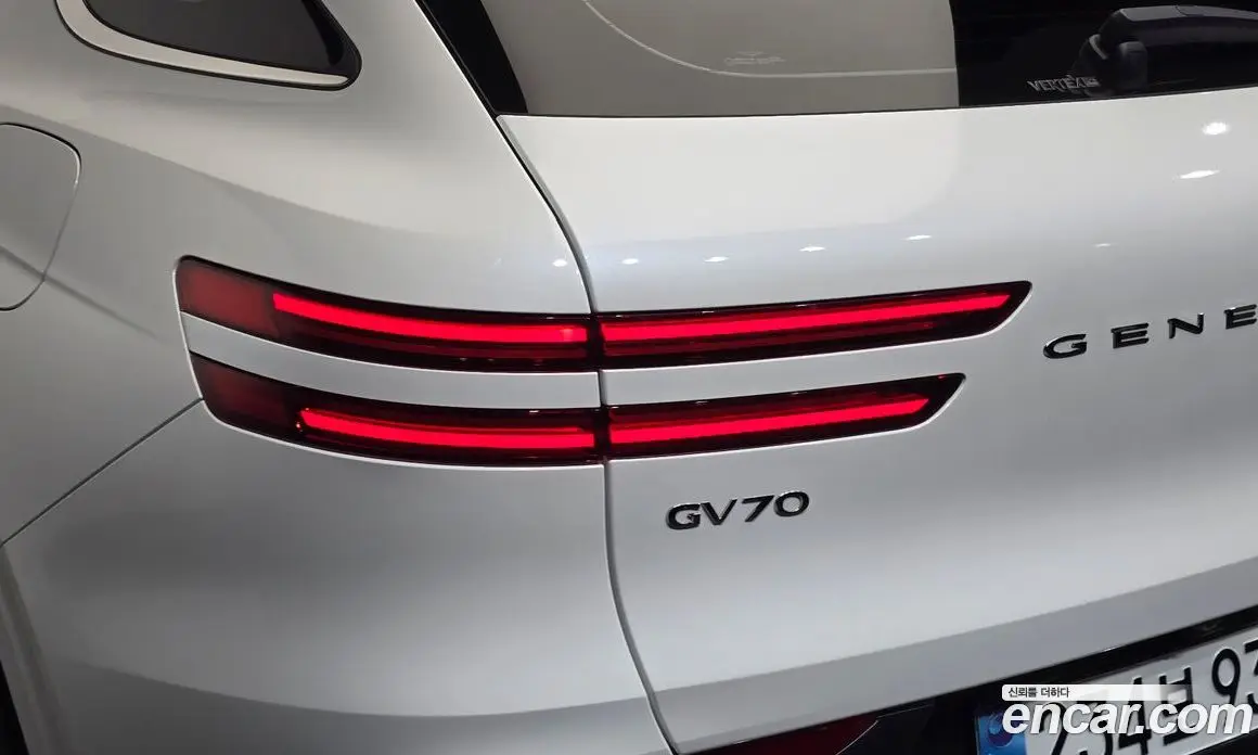 Genesis GV70 2025 2.5 автомат (гидро), фото 9 Genesis GV70 2025 2.5 автомат (гидро), фото 9