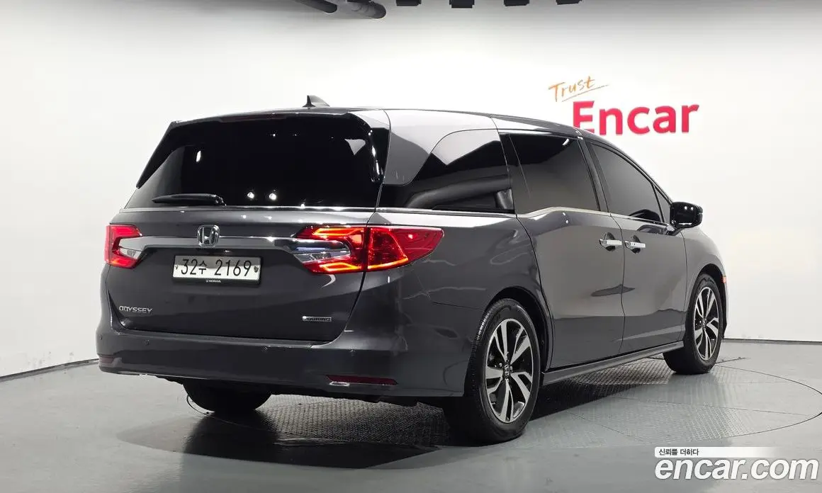 Honda Odyssey 2018 3.5 автомат (гидро), фото 2 Honda Odyssey 2018 3.5 автомат (гидро), фото 2