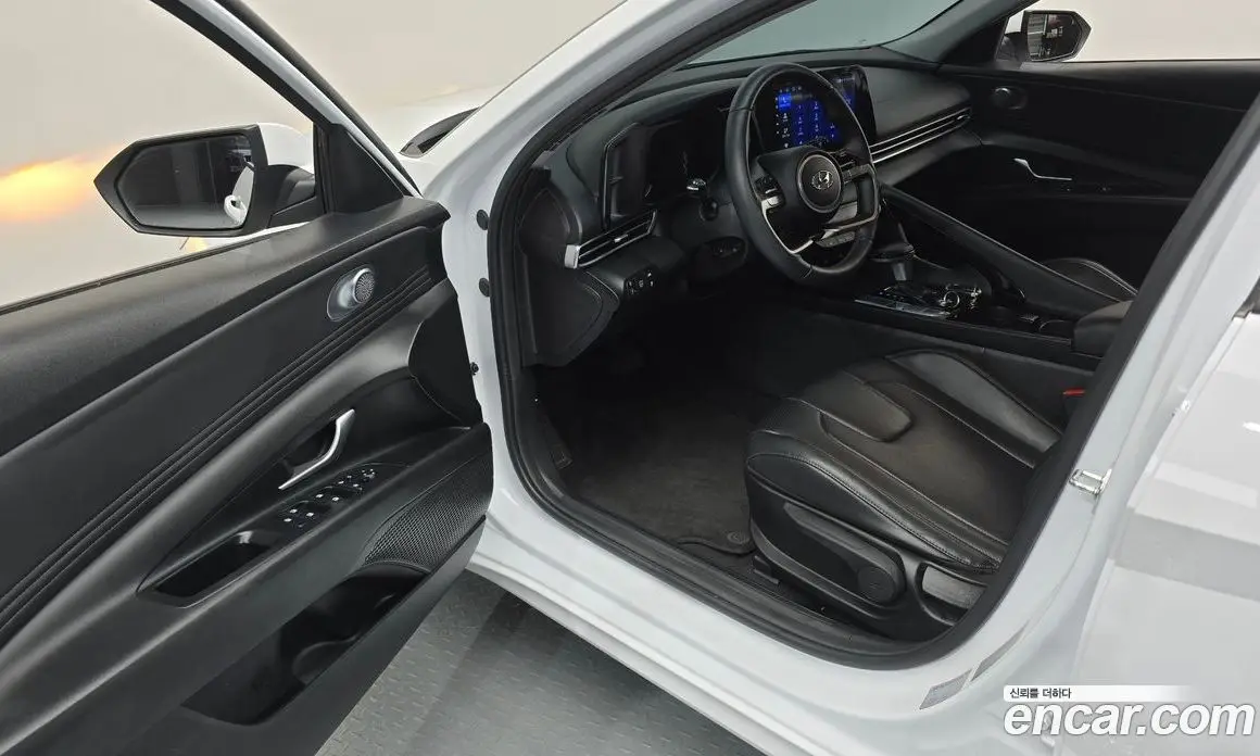 Hyundai Avante 2023 1.6 автомат (гидро), фото 13