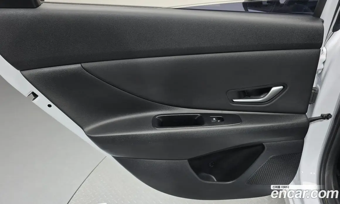Hyundai Avante 2023 1.6 автомат (гидро), фото 15