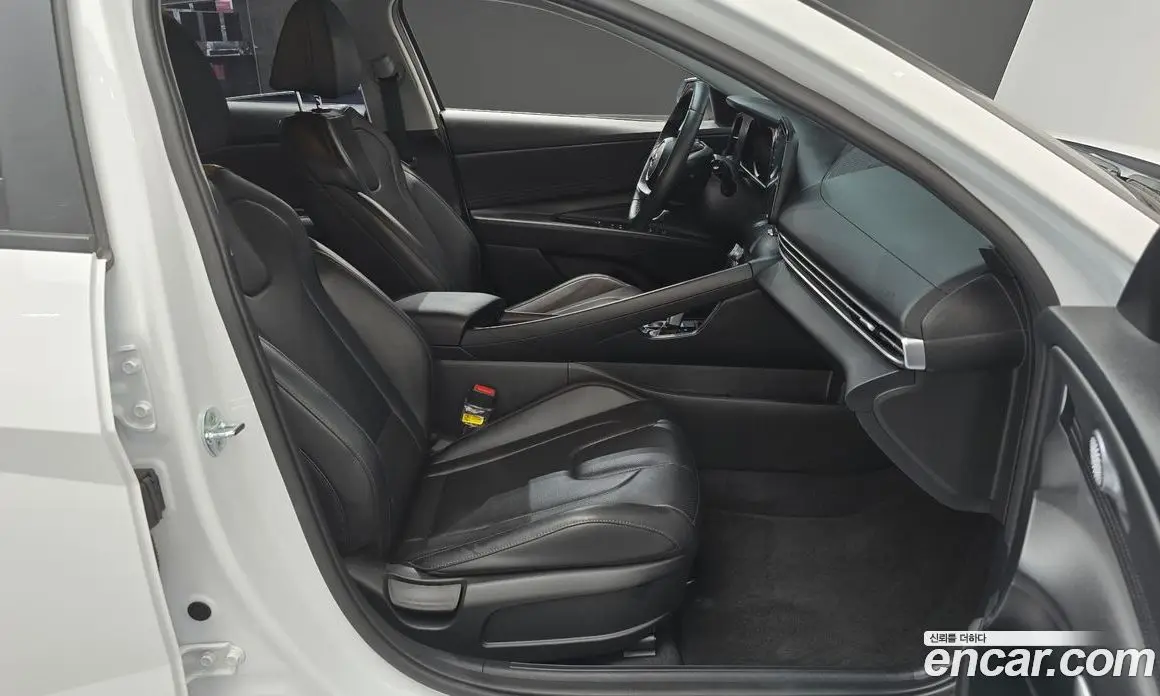 Hyundai Avante 2023 1.6 автомат (гидро), фото 16