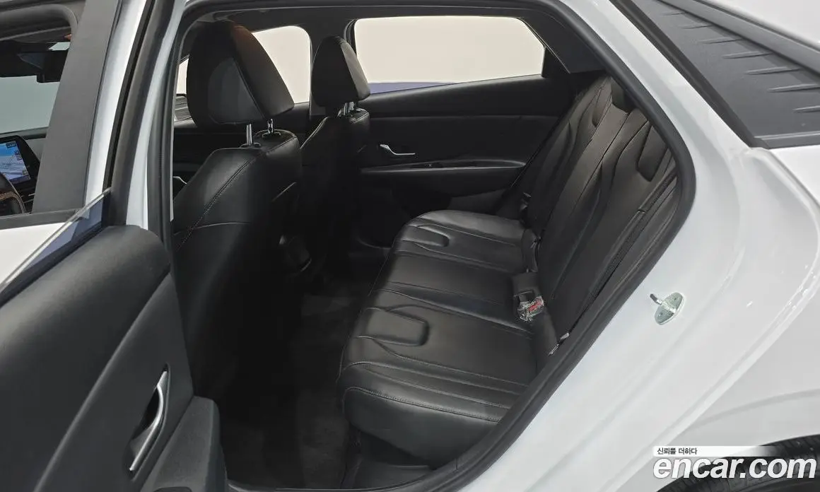 Hyundai Avante 2023 1.6 автомат (гидро), фото 17