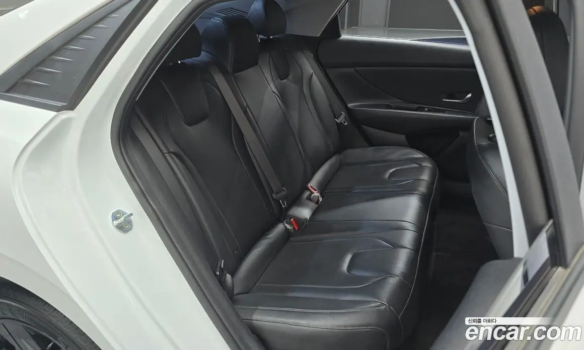 Hyundai Avante 2023 1.6 автомат (гидро), фото 18
