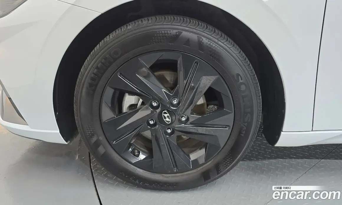 Hyundai Avante 2023 1.6 автомат (гидро), фото 5
