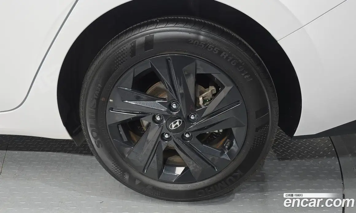 Hyundai Avante 2023 1.6 автомат (гидро), фото 7