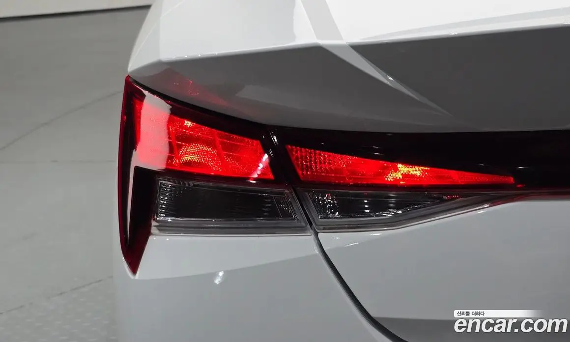 Hyundai Avante 2023 1.6 автомат (гидро), фото 9